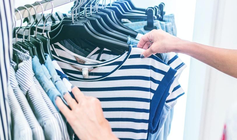 ropa indumentaria compras perchero