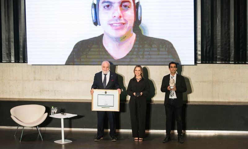 Premiación a Santiago Sosa, CEO y co-fundador de Tiendanube.