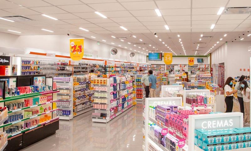 Interior de un local de Farmacity