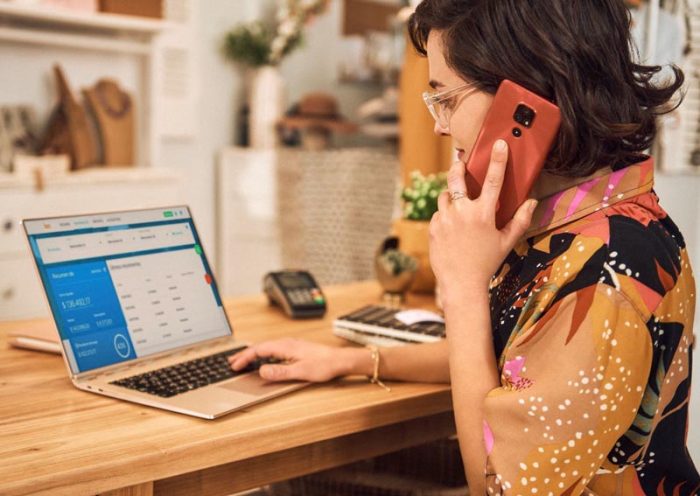 Mujer comprando online - ecommerce