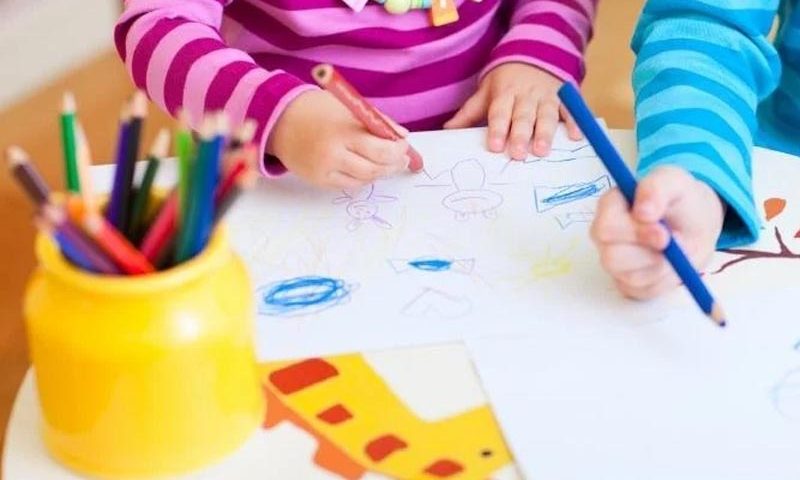 vuelta a clases colegio jardín chicos