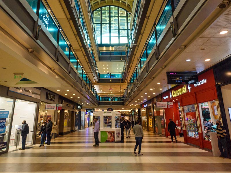 Pasillo de shopping en Buenos Aires