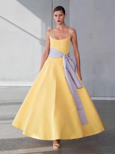 Modelo en el desfile de Carolina Herrera SS24