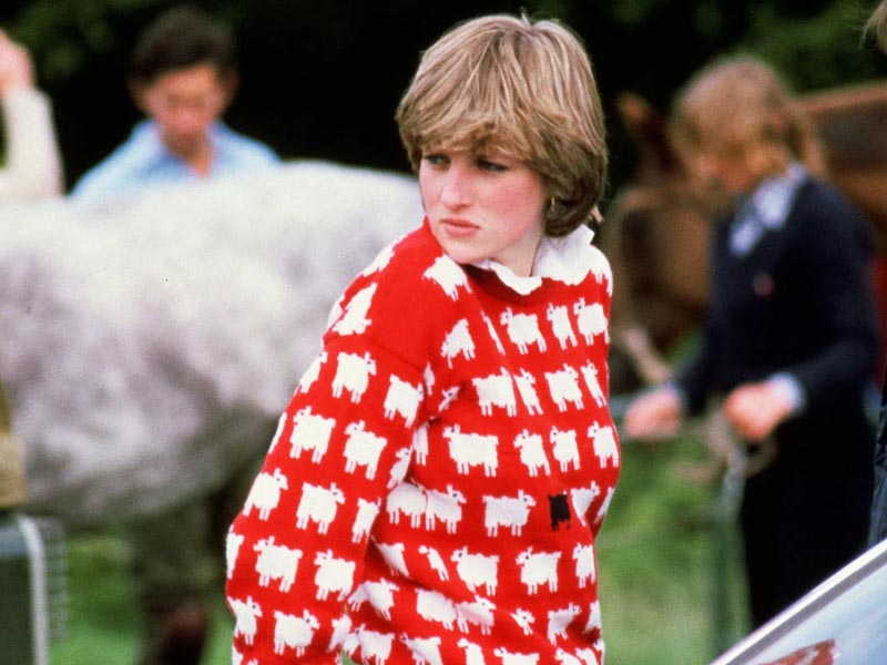 Diana Spencer vistiendo el suéter de la oveja negra de Warm and Wonderful