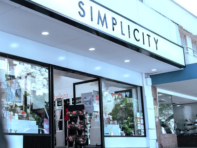 Frente de la tienda Simplicity en San Rafael