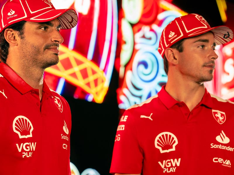 Carlos Saenz y Charles Leclerc F1 Ferrari