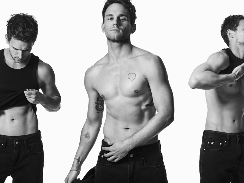 Brandon Flynn en la campaña de Calvin Klein foto en blanco y negro