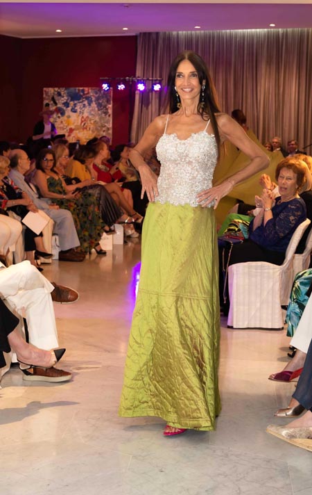 Modelo en el desfile de Francisco Ayala