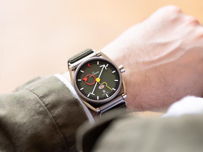 Louis Erard reloj en mano