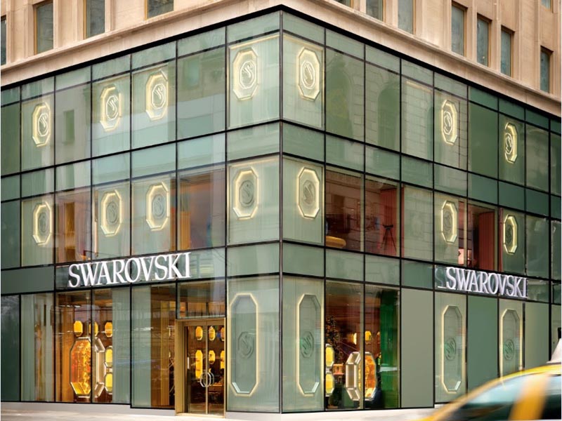 
Swarovski frente de su mayor tienda en la Quinta Avenida de Nueva York