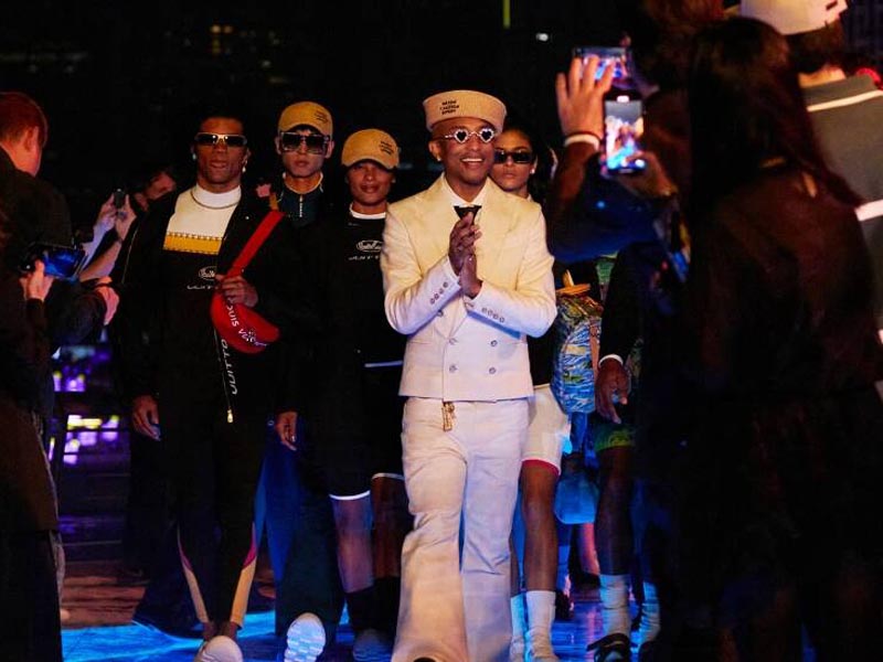Pharrell Williams en su desfile pre-fall 24 para Louis Vuitton