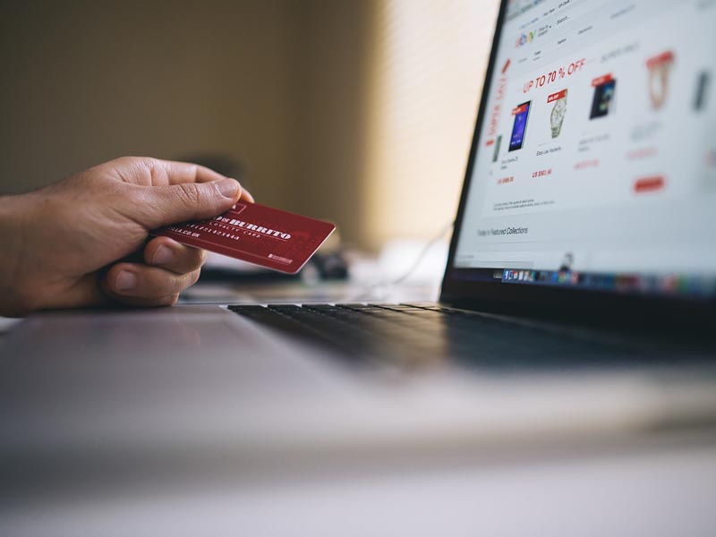 Consumo tarjeta ecommerce compras online comercio electrónico