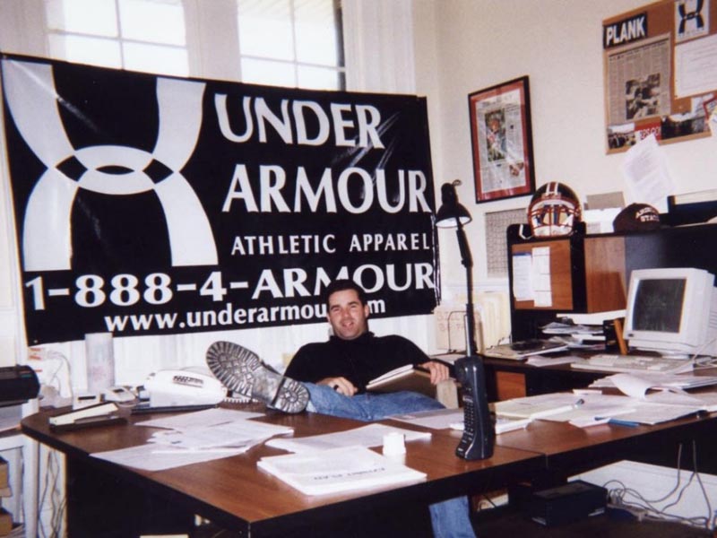 Kevin Plank como fundador de Under Armour, foto que compartió la marca por el aniversario 25 de su fundación