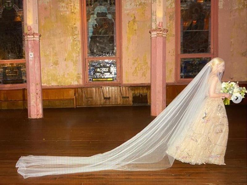 El vestido de novia de Anya Taylor Joy el día de su boda