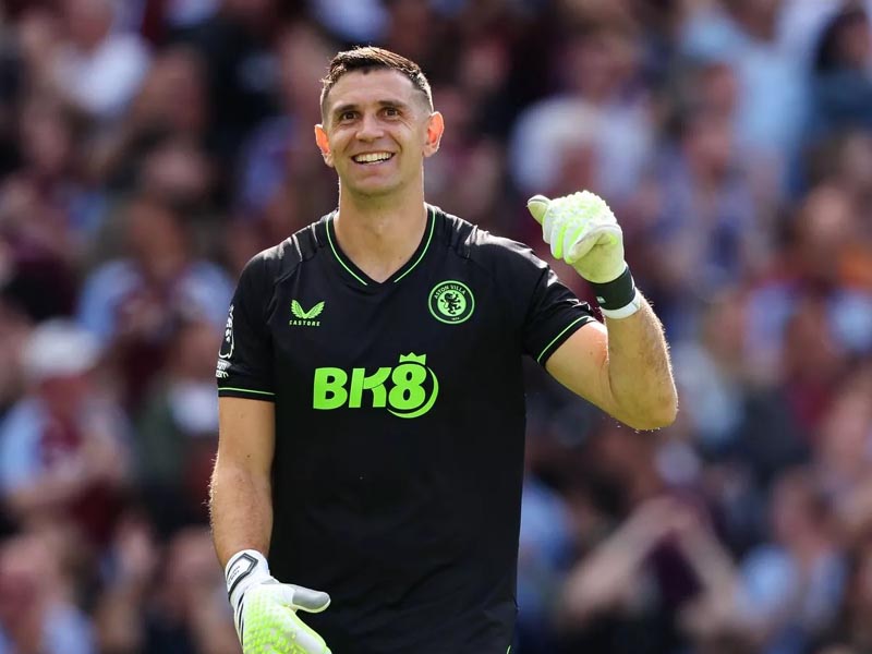 Emiliano Martínez es el arquero de Aston Villa