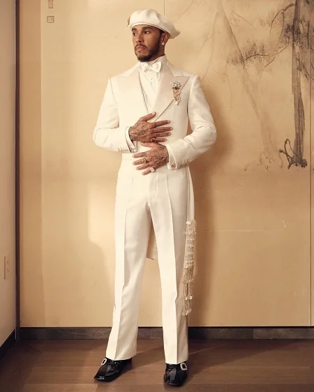 Sir Lewis Hamilton en la MET Gala 2025