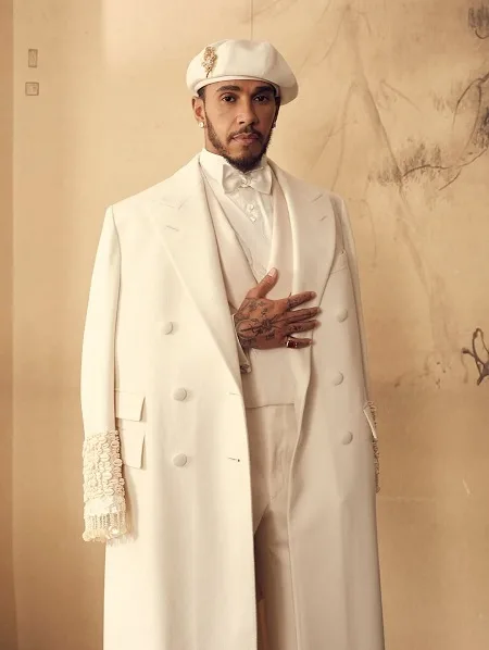 Sir Lewis Hamilton en la MET Gala 2025