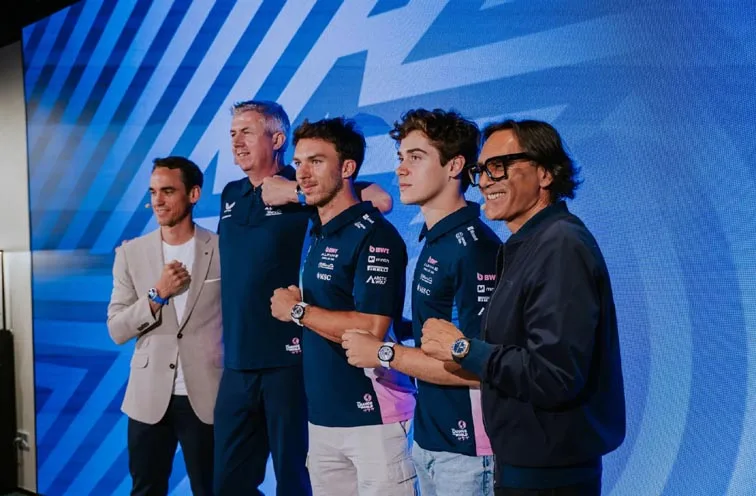 Franco Colapinto y Pierre Gasly en la presentación de H. Moser & Cie.