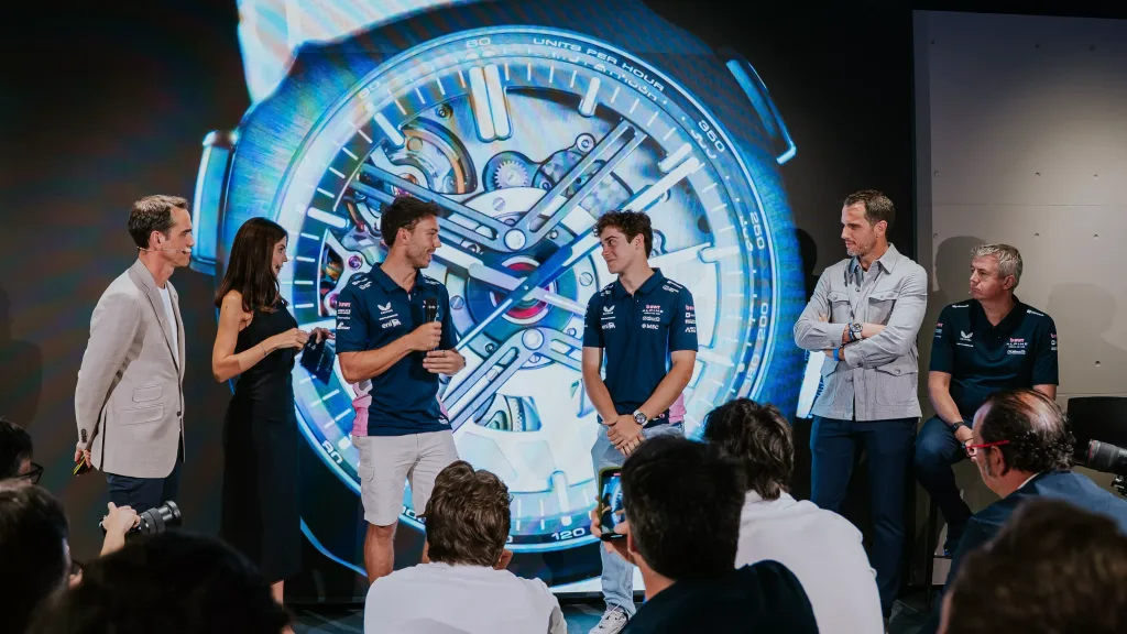 Franco Colapinto y Pierre Gasly en la presentación de H. Moser & Cie.
