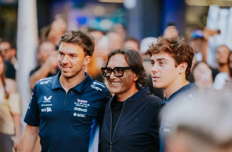 Franco Colapinto y Pierre Gasly en la presentación de H. Moser & Cie.