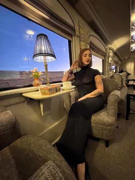 Lizardo Ponce y Belén Negri en el Gaultier Express