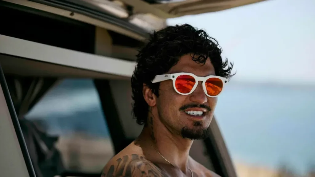 Gabriel Medina usando las Oakley Meta HTSN