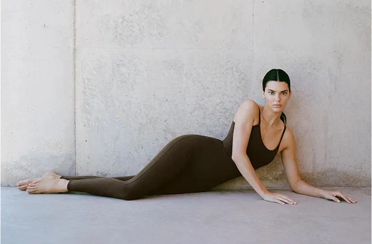 Kendall Jenner para Alo Yoga