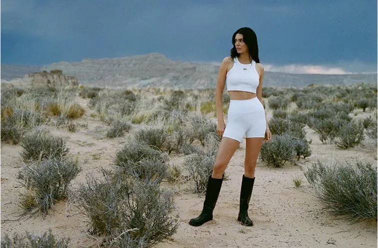 Kendall Jenner para Alo Yoga