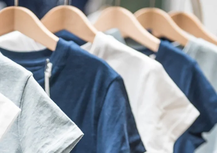 remeras ropa perchero